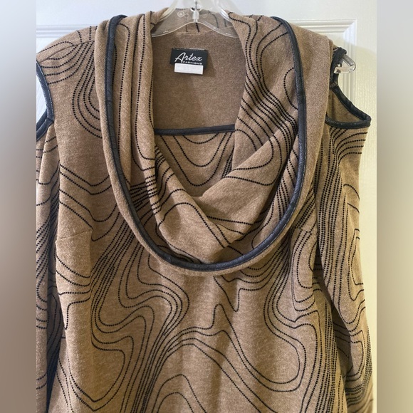 Cowl neck peek a boo shoulder sweater - Picture 3 of 7